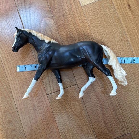 Peter Stone Kris Kringle Ehorse Series Horse - Picture 12 of 13